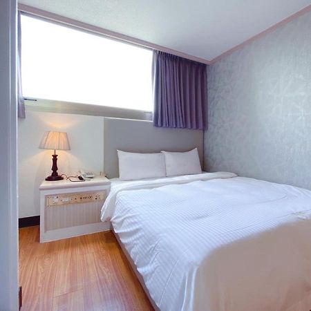 Chrysler Hotel Тайпей Екстериор снимка